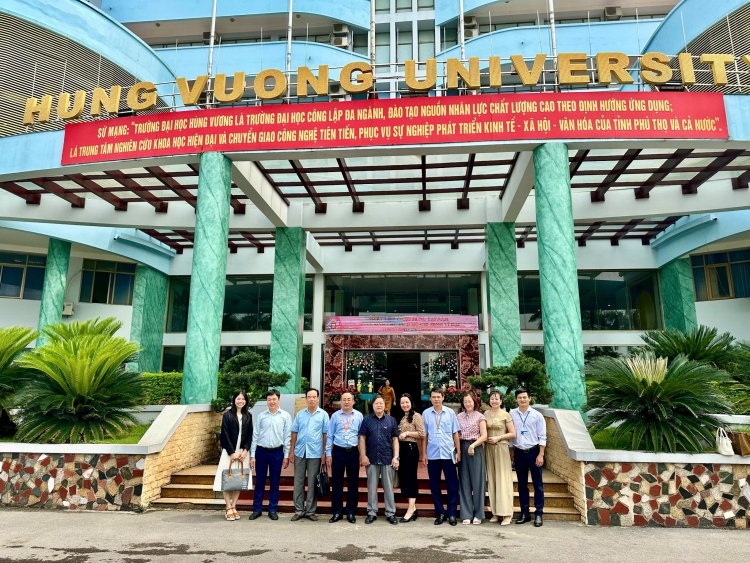 Đoàn công tác của trường Cao đẳng Sư phạm Hòa Bình thăm quan và làm việc với trường Đại học Hùng Vương