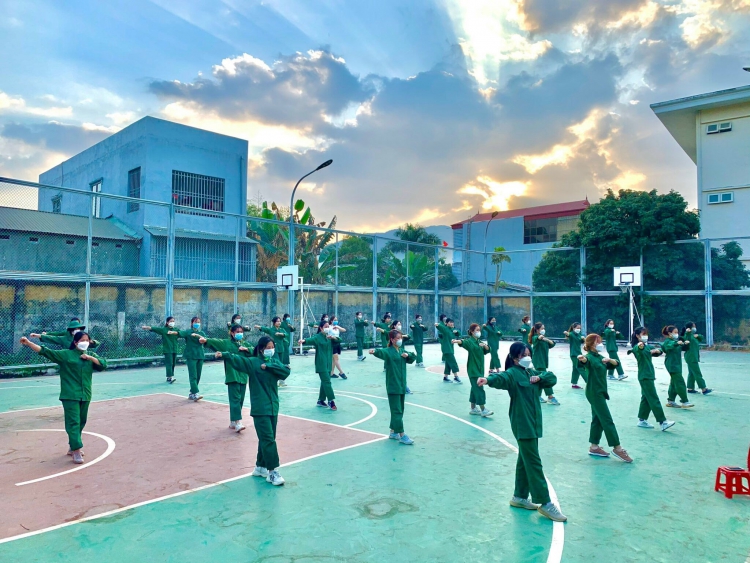 Sinh viên Trường Cao đẳng Sư phạm Hòa Bình vời tuần học Giáo Dục Quốc Phòng - An Ninh