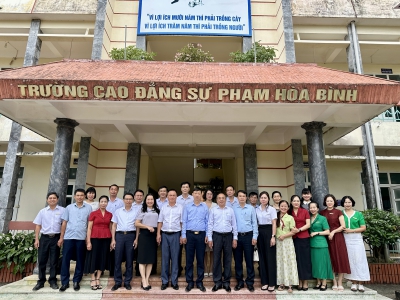 Đoàn công tác trường Đại học Hùng Vương thăm và làm việc với trường Cao đẳng Sư phạm Hòa Bình